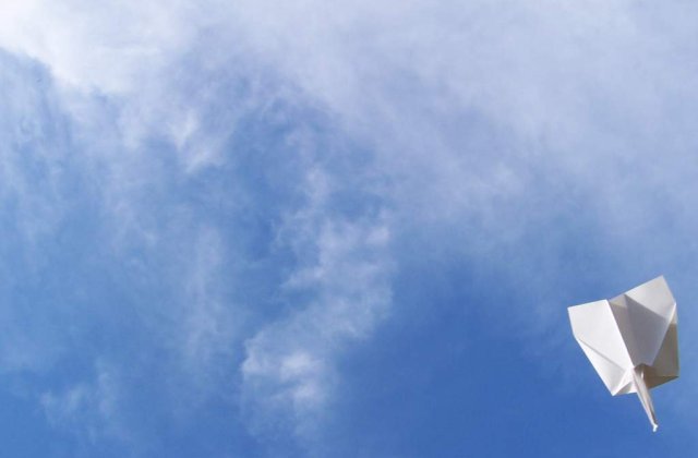 [VIDEO] Cum arata cel mai mare avion de hartie din lume?