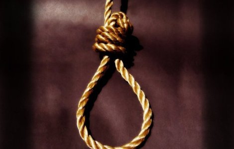 Un tanar de 19 ani s-a spanzurat in camera de detentie, dupa o tentativa esuata de evadare