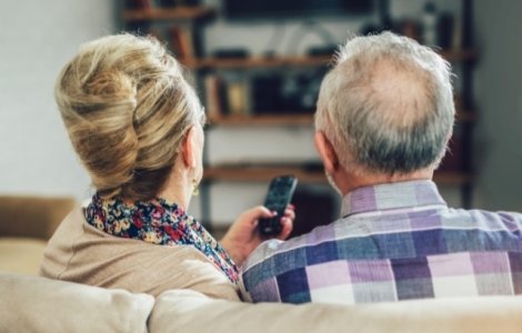 Studiu: Privitul la televizor ar contribui la declinul memoriei in cazul persoanelor trecute de 50 de ani