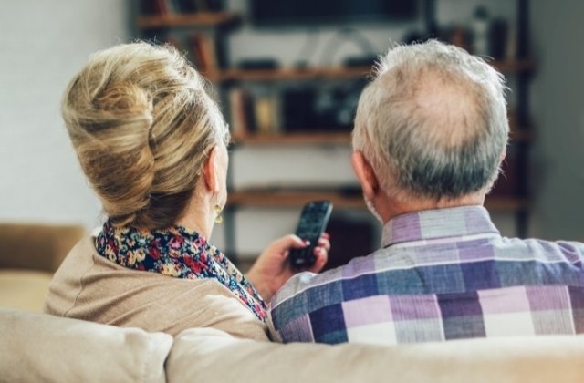 Studiu: Privitul la televizor ar contribui la declinul memoriei in cazul persoanelor trecute de 50 de ani
