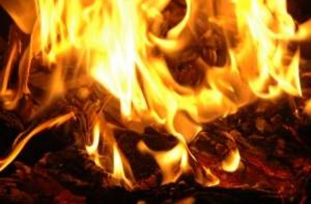 Sase raniti in urma unui incendiu din cartierul Ferentari