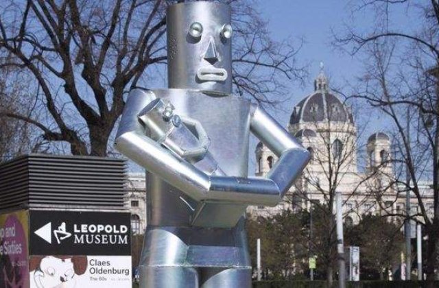 Un roman trimite roboti la cersit in Viena