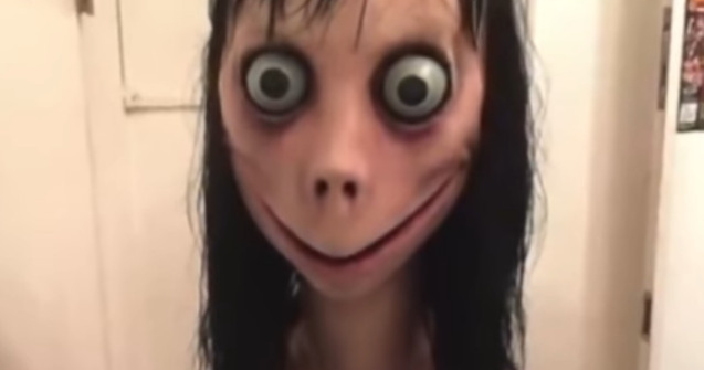 Japonia: Papusa care reprezinta imaginea &#39;&#39;Momo Challenge&#39;&#39;, distrusa de creatorul sau