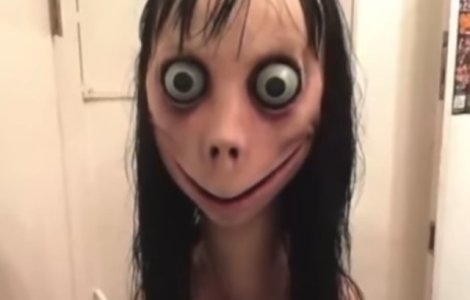 Japonia: Papusa care reprezinta imaginea ''Momo Challenge'', distrusa de creatorul sau