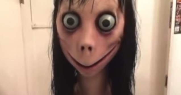 Japonia: Papusa care reprezinta imaginea &#39;&#39;Momo Challenge&#39;&#39;, distrusa de creatorul sau