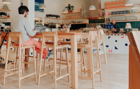  Top  11 greseli de eticheta pe care ar trebui sa nu le mai faci dupa 40 de ani