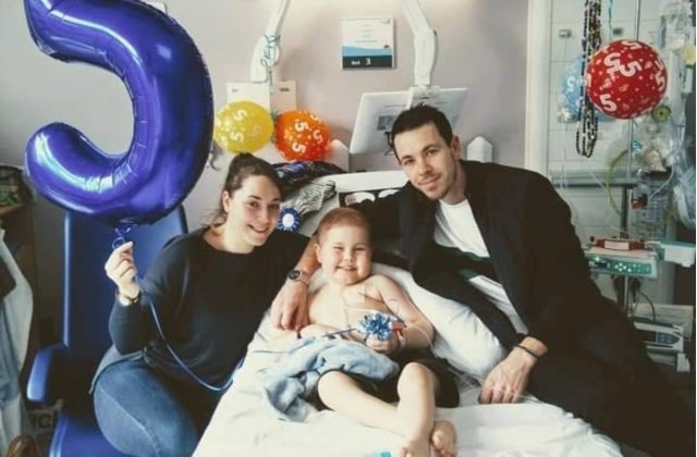 Aproape 5.000 de oameni au stat in ploaie, pentru a salva un baietel bolnav de leucemie