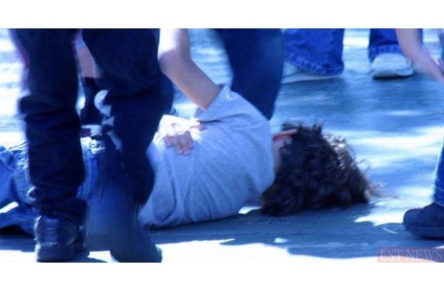 O eleva din Constanta a ajuns la spital dupa ce a fost batuta de o colega