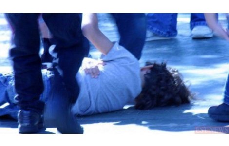 O eleva din Constanta a ajuns la spital dupa ce a fost batuta de o colega