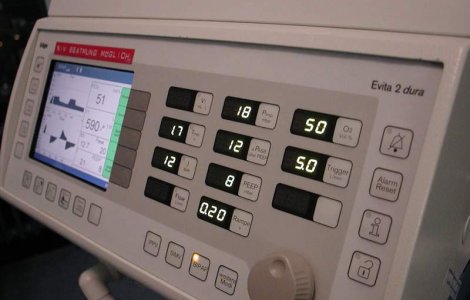 Actorul Ion Lucian respira cu ajutorul aparatelor