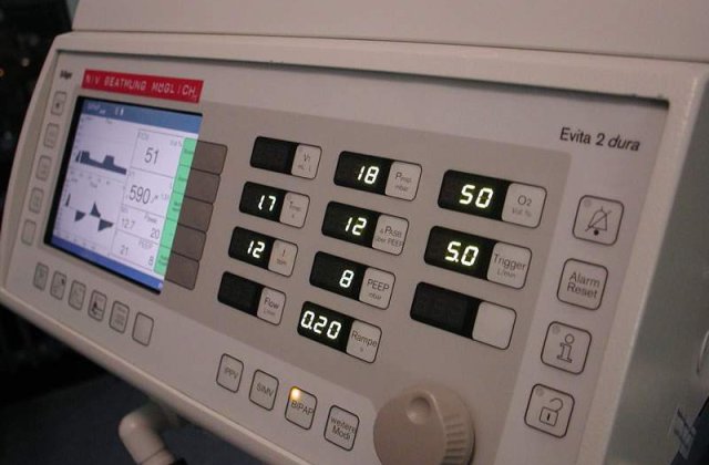 Actorul Ion Lucian respira cu ajutorul aparatelor