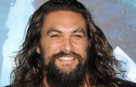 Avionul in care se afla actorul Jason Momoa a aterizat de urgenta, din cauza unui posibil incendiu la motor/ VIDEO