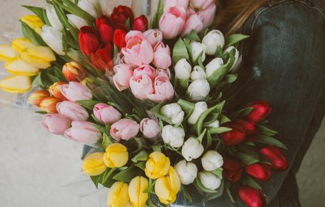 Cadouri de 8 martie pentru femeile speciale din viața ta