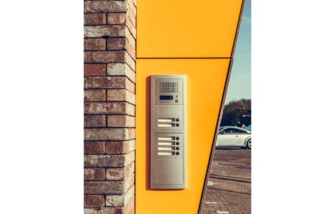 Cum sa alegi interfonul potrivit pentru blocul tau