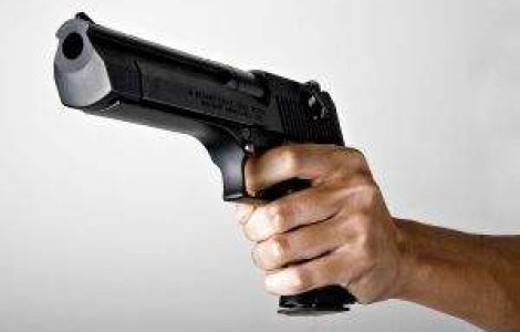 Constanta: Un fost angajat MAI si-a impuscat sotia