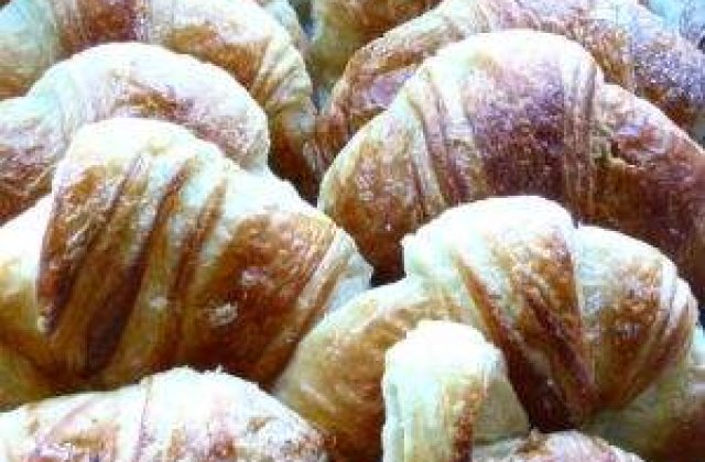 Prahova: "Cornul si laptele" de la scoala au bagat 12 copii in spital