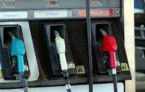 Soferii britanici se bat pe benzina