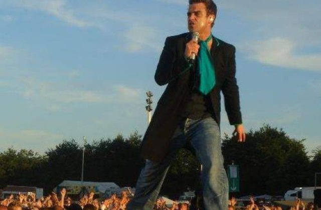 A sosit timpul ca barza sa treaca si pe la Robbie Williams