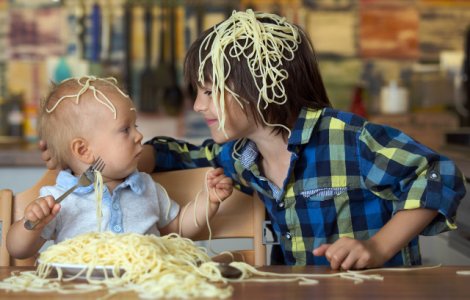  Top  10 imagini care surprind ce se intampla cand fratii se joaca