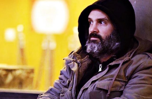 Un barbat a trait ca cersetor timp de doua luni, pentru un documentar