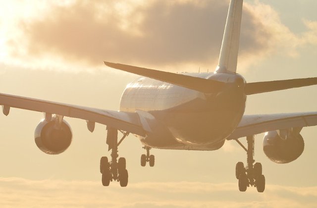 Un avion, nevoit sa se intoarca la sol pentru ca o mama isi uitase copilul pe aeroport/ VIDEO