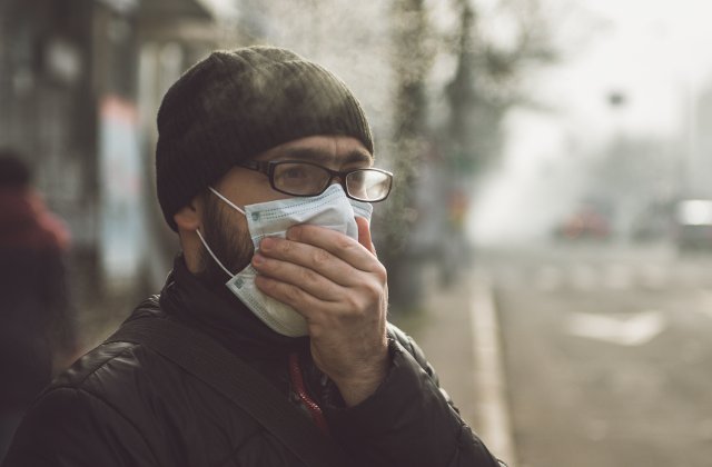 Poluarea atmosferica ucide mai multi oameni decat fumatul, potrivit unui studiu