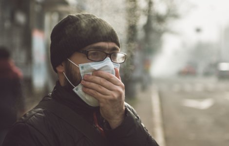 Poluarea atmosferica ucide mai multi oameni decat fumatul, potrivit unui studiu