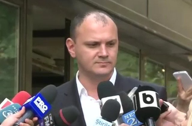 Doi membri ai gruparii #Rezist au depus plangere penala impotriva lui Sebastian Ghita