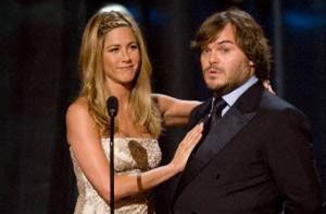 Jennifer Aniston i-a dat papucii lui Mayer pentru ca era obsedat de... Twitter!