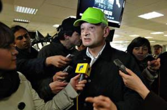 Oprescu spune din nou ca nu candideaza la prezidentiale, dar ca il sustine pe Antonescu