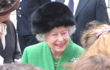 Regina Elisabeta a II-a a Marii Britanii, strabunica pentru a doua oara