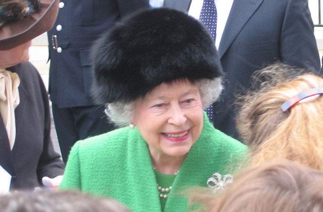 Regina Elisabeta a II-a a Marii Britanii, strabunica pentru a doua oara