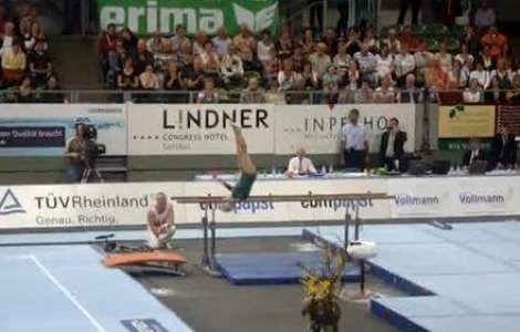  Video  O multipla campioana isi arata talentul la gimnastica la 86 de ani