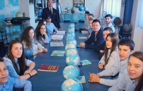 O scoala din Neamt se alatura protestului "Romania vrea autostrazi"/ VIDEO