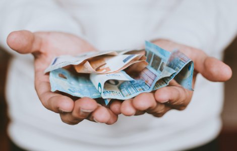 Un anonim a lasat plicuri cu bani in cutiile postale dintr-un sat, in Spania