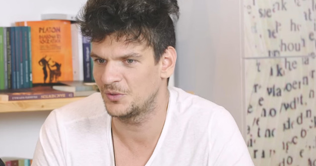 Tudor Chirila: Copiii nostri sunt poluati de mentalitatea bolnava a sistemului educational. Ii vrea subordonati, obedienti, incompetenti