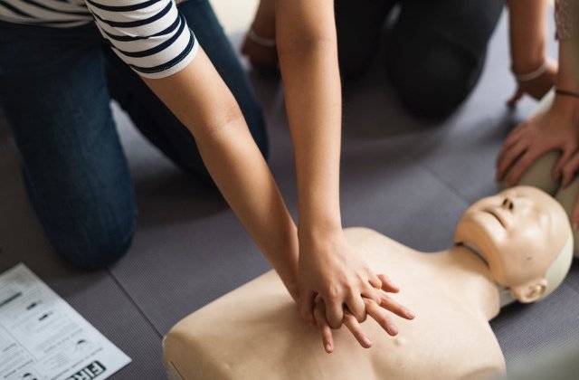 15+ lucruri utile pe care le poti invata de pe Youtube: de la crosetat si mers pe bicicleta la cum sa faci resuscitare cardio-pulmonara