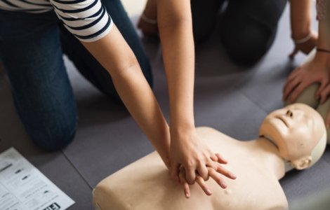  Top  15+ lucruri utile pe care le poti invata de pe Youtube: de la crosetat si mers pe bicicleta la cum sa faci resuscitare cardio-pulmonara