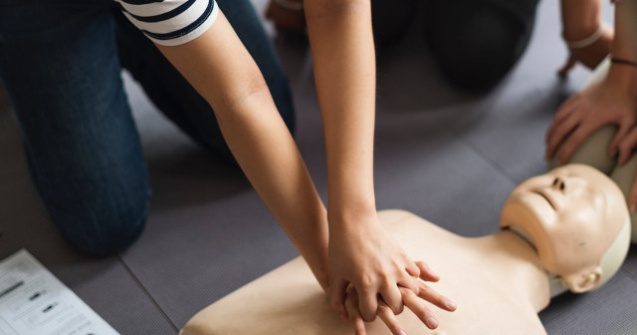  Top  15+ lucruri utile pe care le poti invata de pe Youtube: de la crosetat si mers pe bicicleta la cum sa faci resuscitare cardio-pulmonara