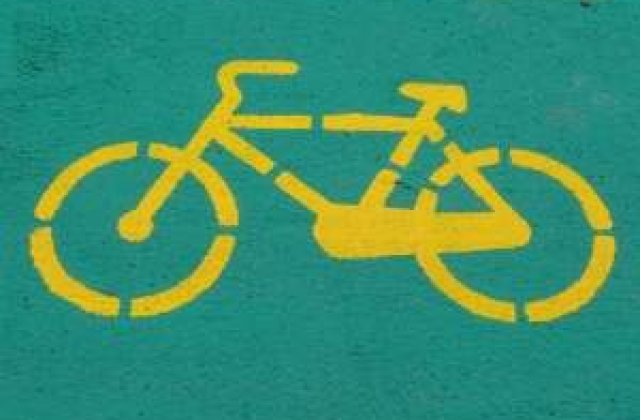 Politia din Capitala s-a apucat sa "stearga" piste de biciclete