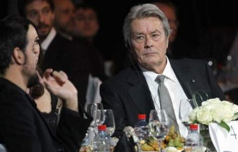 Actorul Alain Delon s-a internat la spital