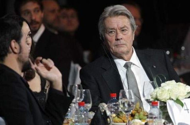 Actorul Alain Delon s-a internat la spital
