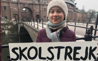 O adolescenta de 16 ani este...