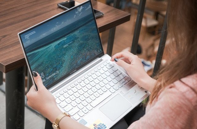 5 laptopuri Lenovo pentru munca sau pentru distractie