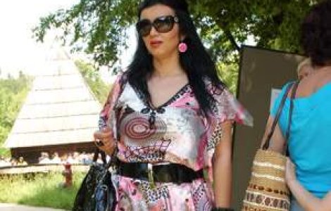 Bahmu, injurata ca la usa cortului de fanii Mihaelei Radulescu