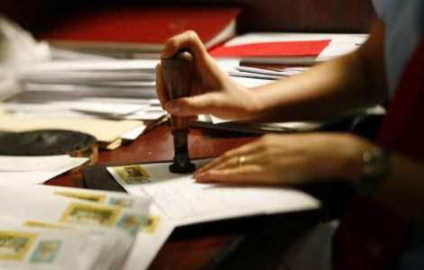 Posta achita pensiile mai devreme in aprilie