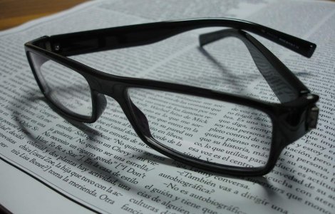  Video  Ochelarii cu conexiune la Internet si Google