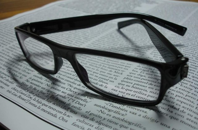 [VIDEO] Ochelarii cu conexiune la Internet si Google