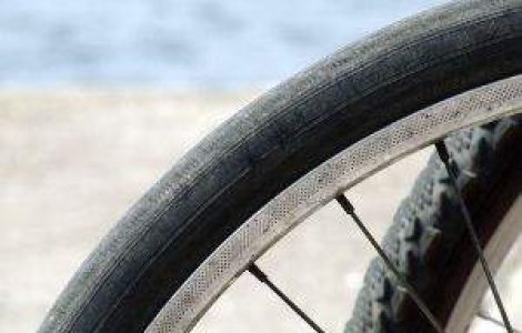  Video  Biciclist lovit de un consilier judetean intr-un accident rutier