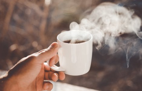 Bauturile fierbinti cresc cu 90% riscul de a dezvolta cancer esofagian, arata un studiu